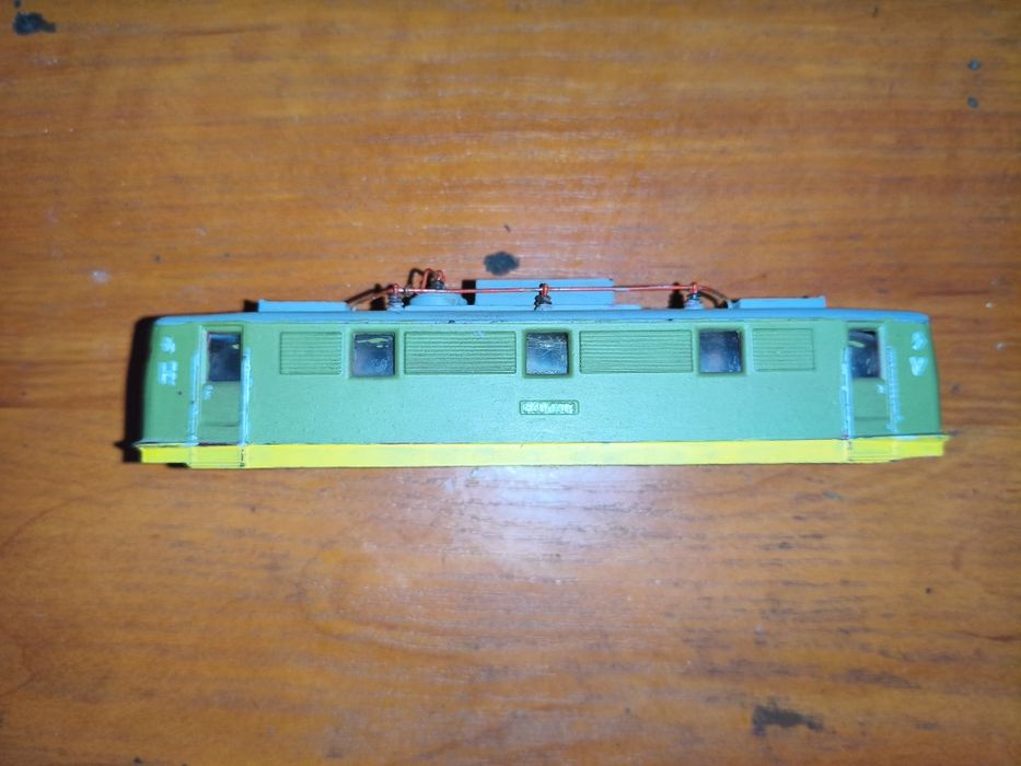 Piko obudowa bakielitowa elektrowozu E 46 H0 1:87 kolejka makieta