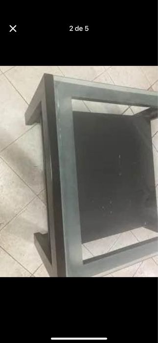 Mesa de centro com tampo em vidro