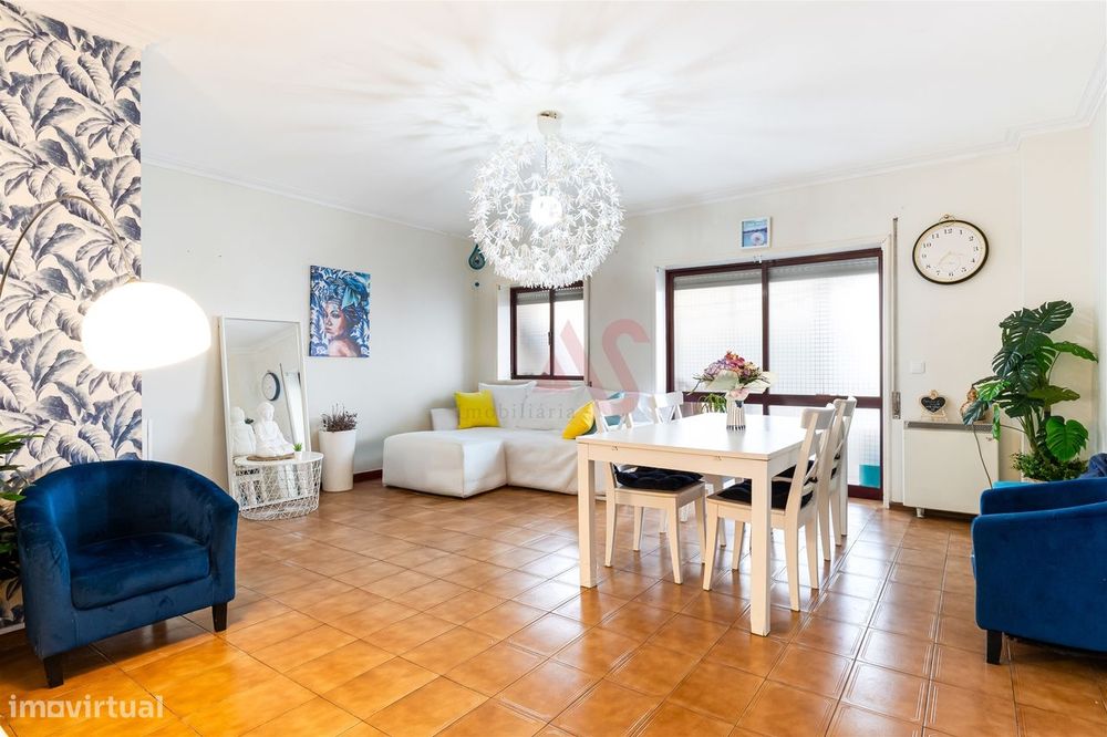 Apartamento T2+1 com varanda e terraço a 450m da praia | Praça João XX