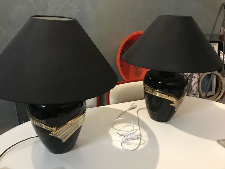 2 Candeeiros pretos com pormenor dourado e prateado