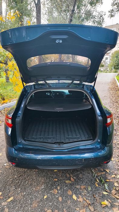 Продаю власний автомобіль Renault Megane IV