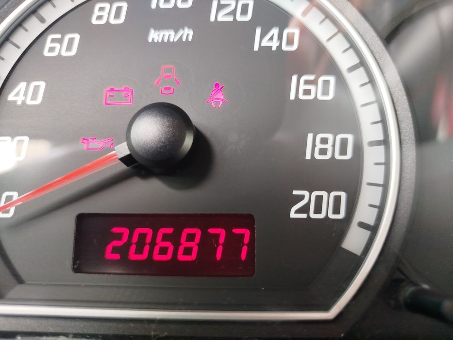 Vende-se Suzuki Swift 1.3 DDIS 2007 gasóleo(sem filtro de partículas)