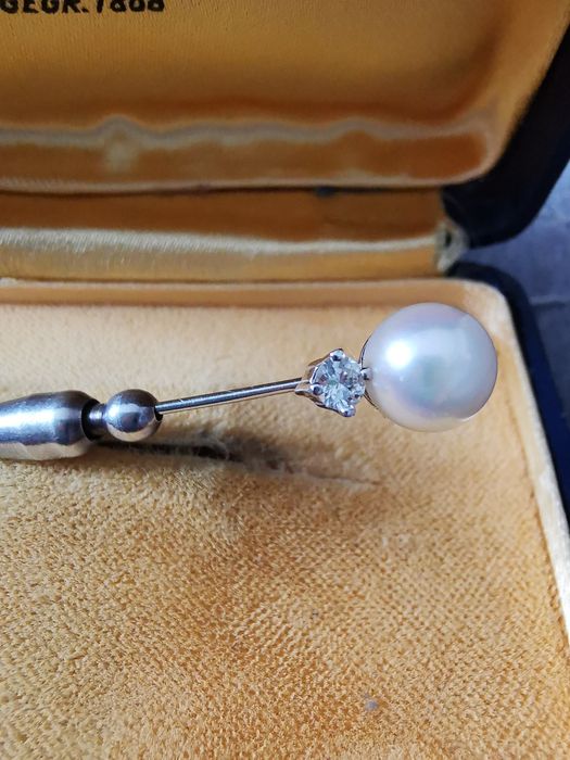 Broszka szpilka złota 585 brylant perła