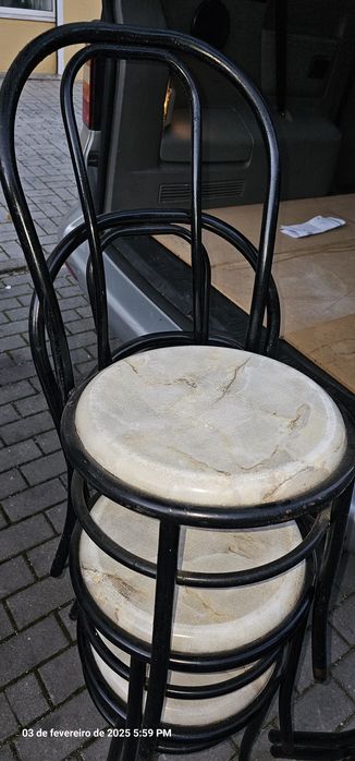 10 cadeiras para café ou restaurante