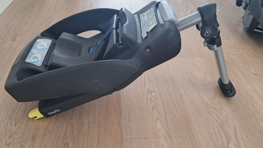 Cadeira auto Maxi-Cosi CabrioFix com  base IsoFix