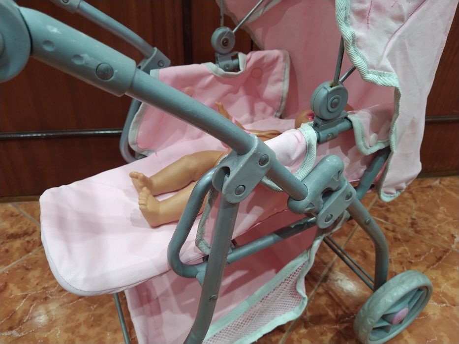 Carrinho de bonecas bebé brinquedo criança carro casa quarto apartamento vivenda escritório gabinete cozinha.