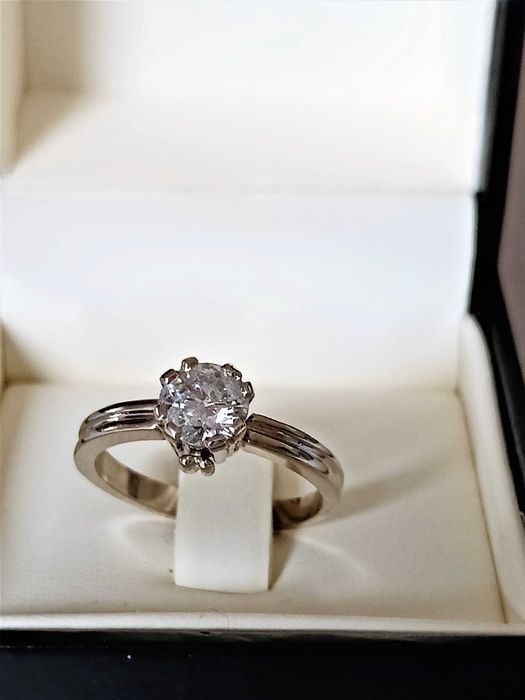 Pierśconek złoto 585 z brylantem 0,75 ct (certyfikat )