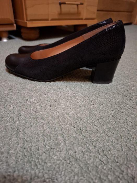 Czółenka na słupku Venezia,  skóra  37