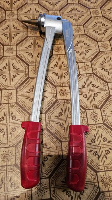 Инструмент rehau