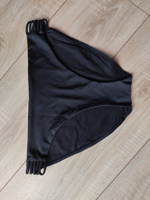 Bikini cueca preta com efeito nos lados 42