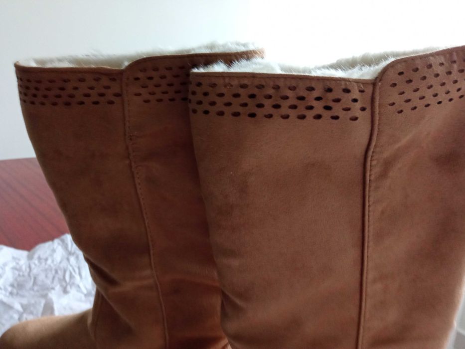 Botas cano alto com pelo no interior