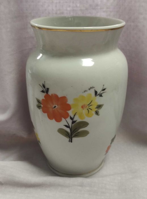 Вазы  статуэтки с стекла