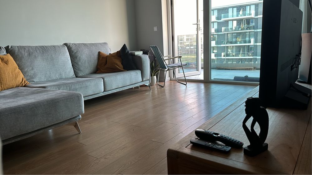Sofa de boa qualidade e bem conservado, comprei novo.