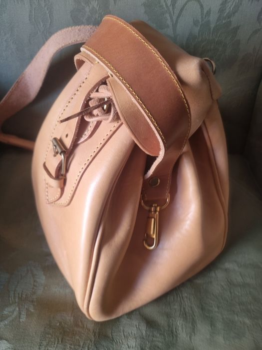 Bolsa mochila em couro