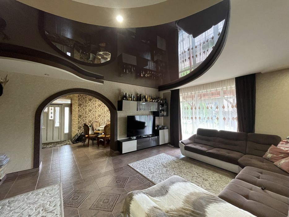 Продаж будинку в с. Великі Береги, 233 м. із сонячною системою панелей