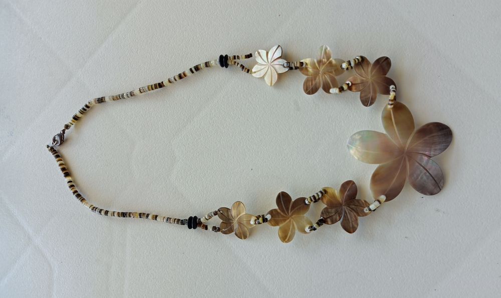 Colar missangas de flores