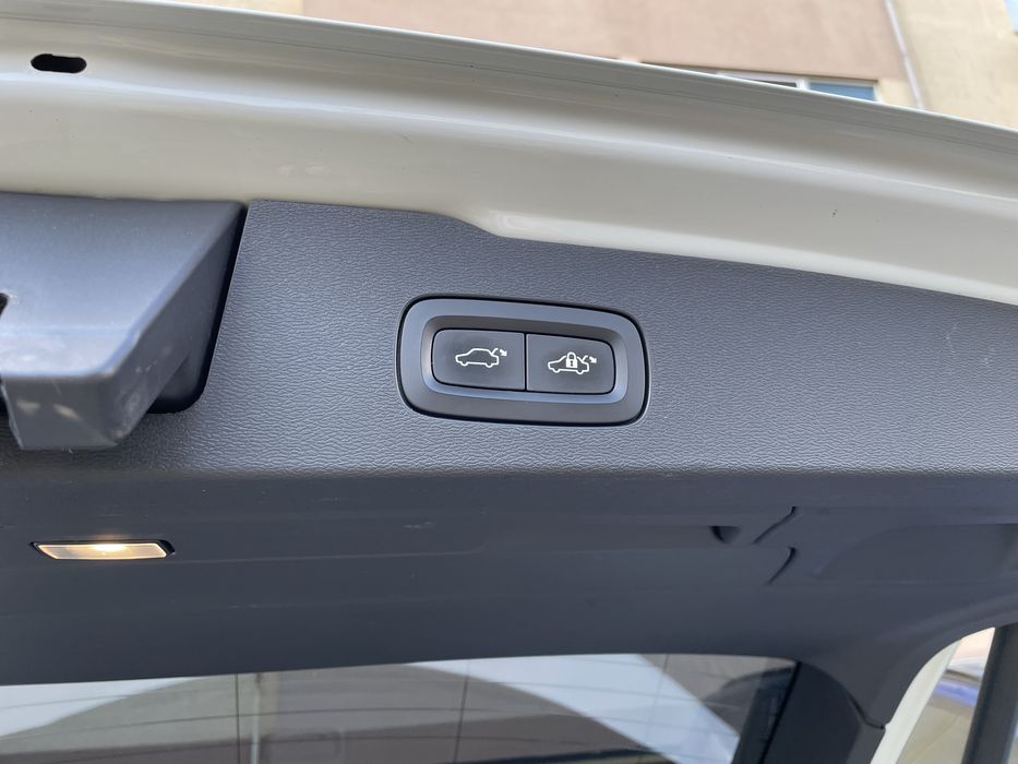 Volvo V60 2018 VIN YV1ZWA8UDK1015253 фото оголошення 20 з 24