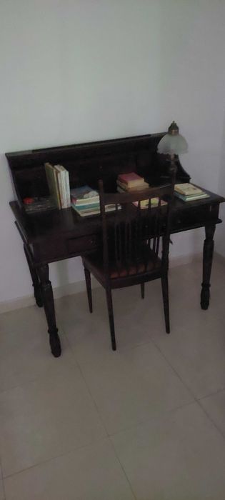 Escrivaninha de estilo antigo