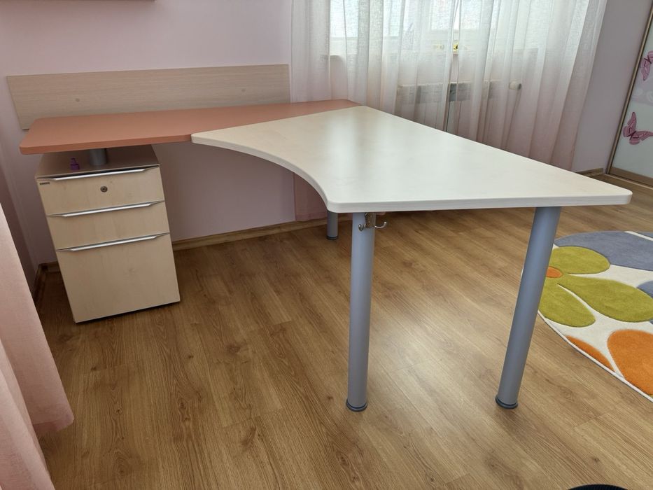 Стіл письмовий