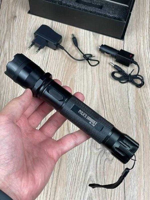 Latarka z Paralizatorem BL-1102 Wymienny akumulator + Ładowarki
