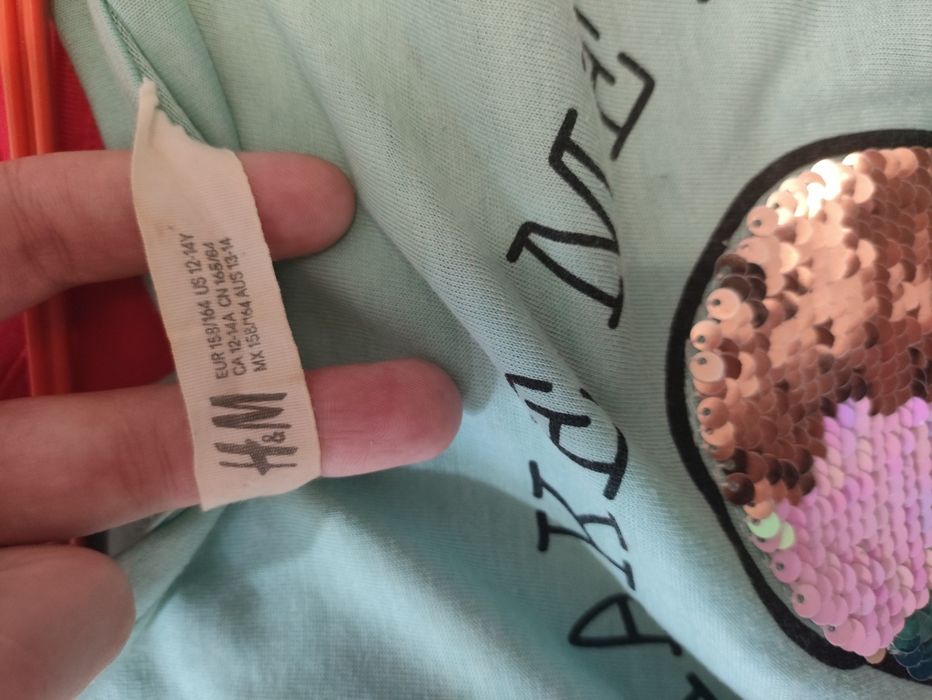 футболка голубая с пойетками/блестками