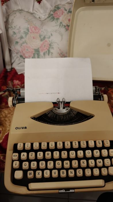 Máquina escrever vintage Oliva