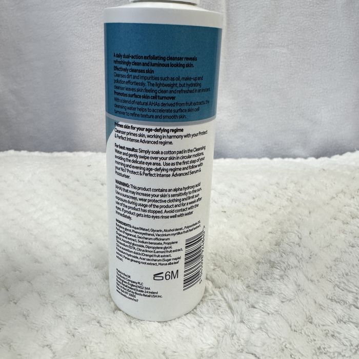 Woda oczyszczająca No7 Protect & Perfect Intense Advanced Dual Action