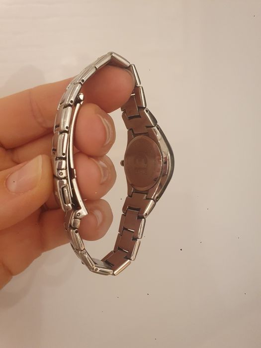 Elegancki damski zegarek Lorus na bransoletce