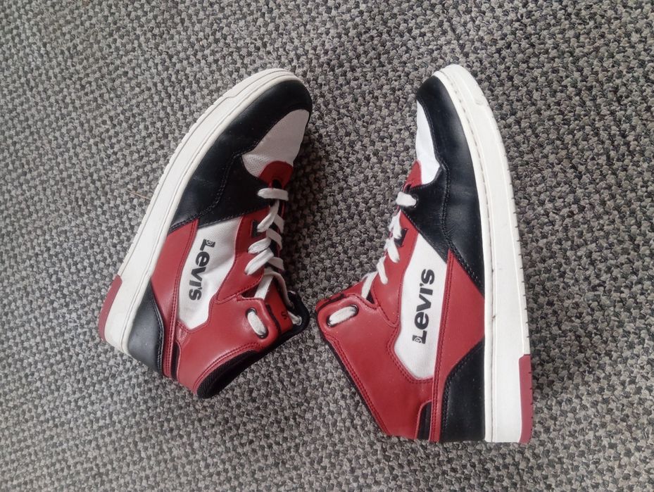 Buty unisex sneakersy sportowe marki Levis Levi's  r.39