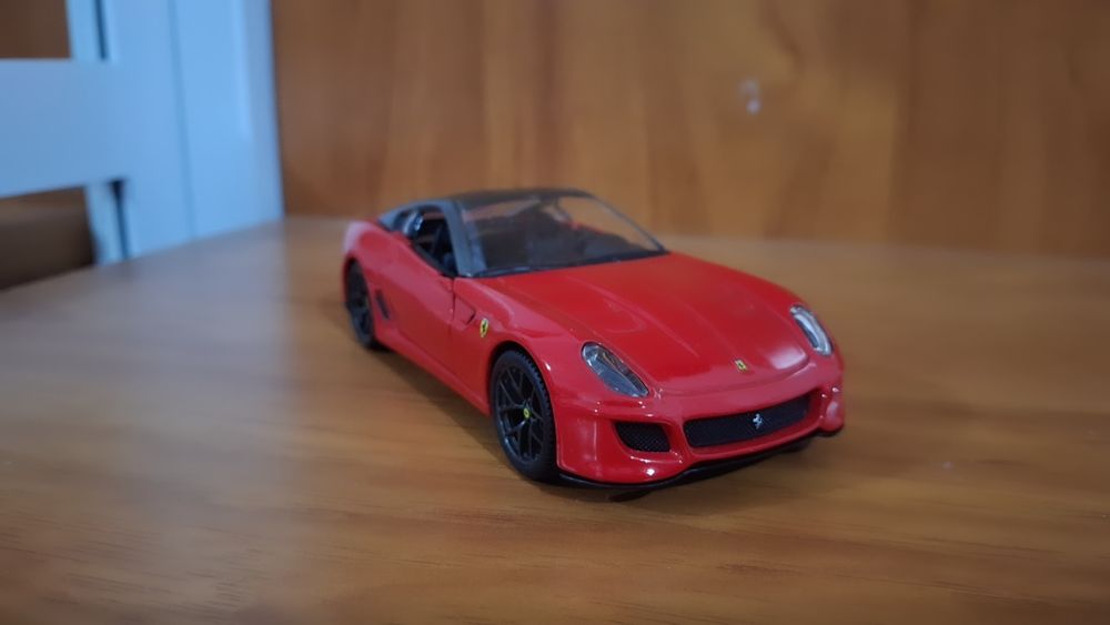Miniatura Ferrari 599 GTO Vermelha - Escala 1:32