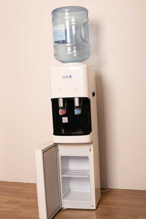 Dispensador de Água Fria e Quente com Compartimento Fresco