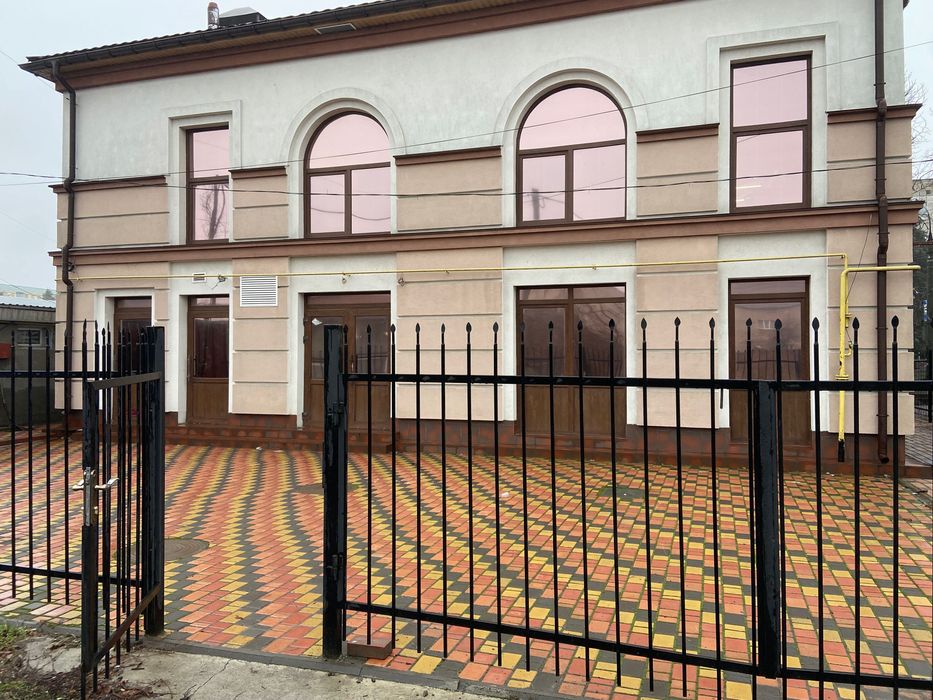 Продам будівлю комерційного призначення.