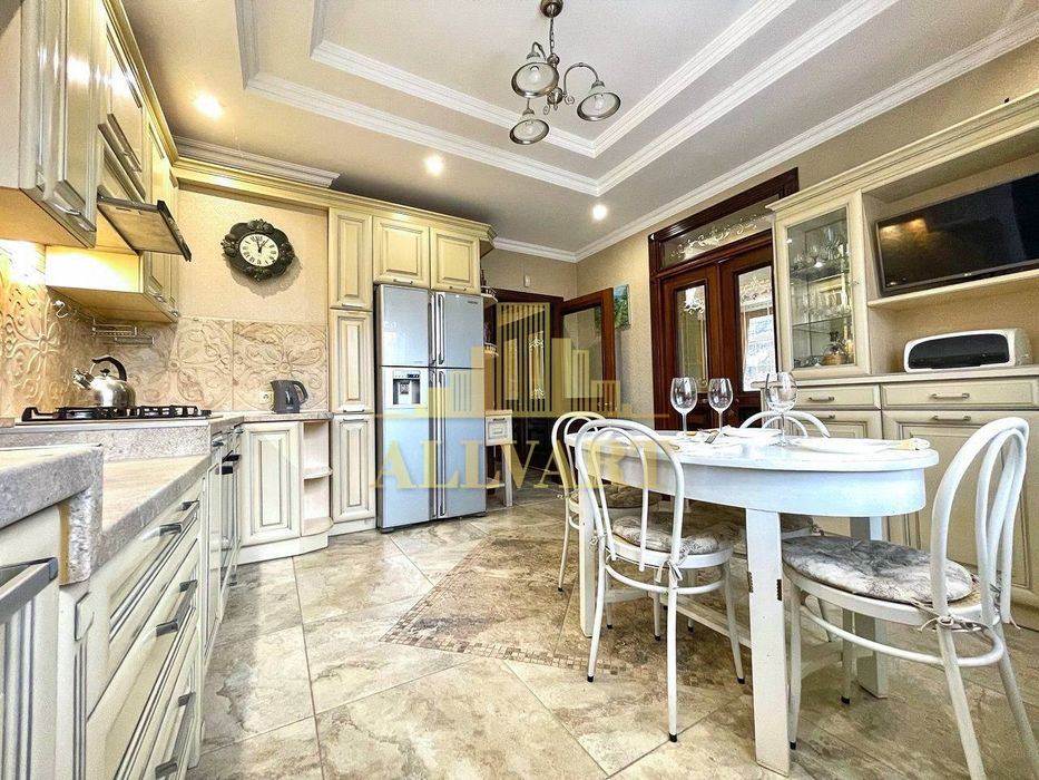 Продаж будинку на Оболоні, Оболонська набережна, метро Героїв Дніпра