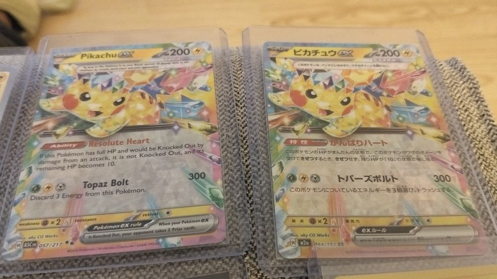 Cartas pikachu,várias versões diferentes.