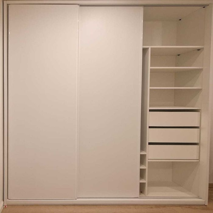 Grande roupeiro por medida – madeira de alta qualidade – como novo