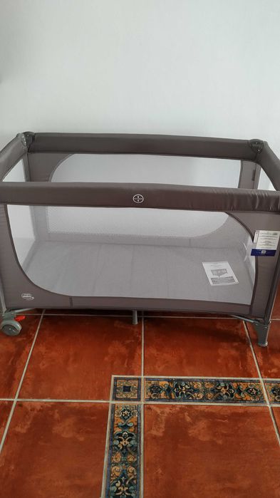 Parque e cama asalvo/ novo