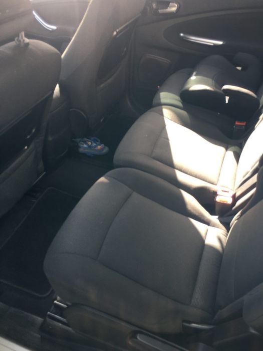 Ford Galaxy avariada