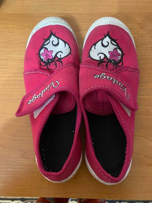 Тапочки на девочку 32 размер  стелька 19 см.