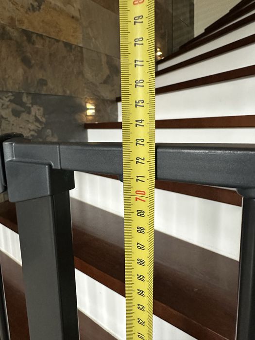 Bramka Baby Dan do barierki szklanej, szyby