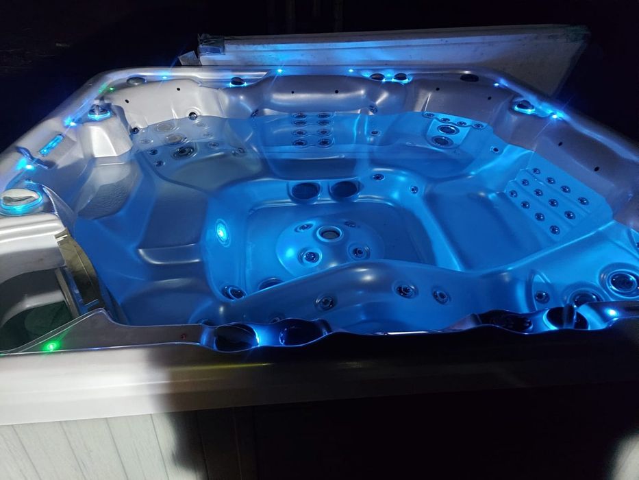 Jacuzzi ogrodowe 5 osobowe Premium Leisure 228x228 Essence Balboa
