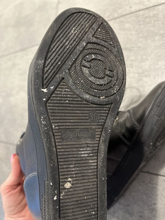 Wysokie botki sznurowane na koturnie