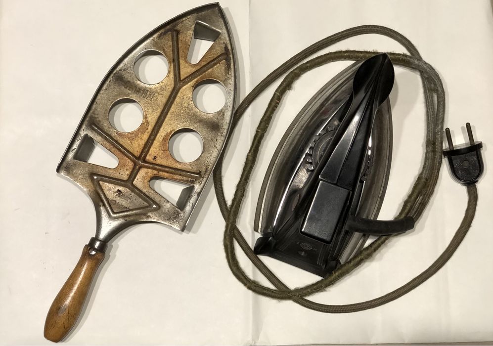 Żelazko z podstawką z czasów PRL