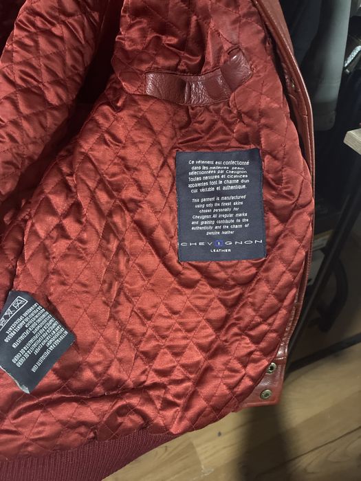 Шкіряний бомбер від Chevignon