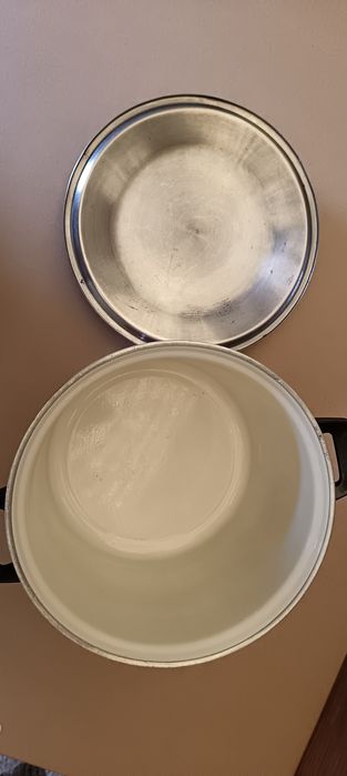 Panela de alumínio fina 21cm largura por 17,50cm altura, em bom estado