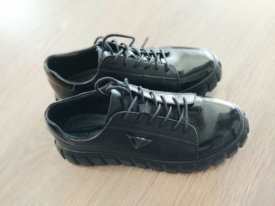 Czarne półbuty skórzane :) Mega wygodne,  r. 39. Polecam :)