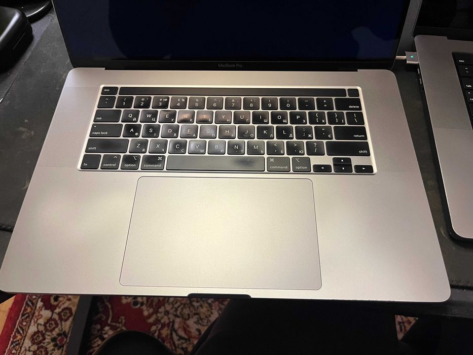 MacBook Pro 16 2019 Core i9 32GB Radeon 5300M 8GB SSD 500