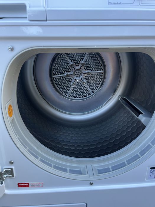 Сушильна машина конденсаціного типу Miele T8400C відмінний стан + гарантія