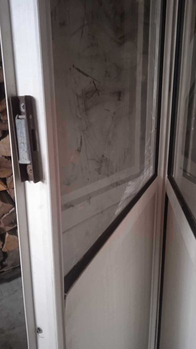 Пластикові двойні двері б/у 87/218 с рамой в гарному стані