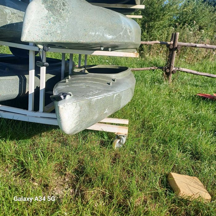 Sprzedam kajak HERO to krótki, stabilny i łatwy w manewrowaniu 
Kajak