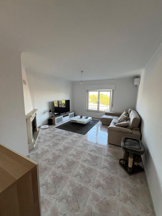 T2 Santa Marta,2 WC, arrecadação e parqueamento